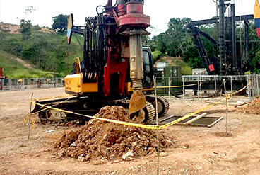 DR120旋挖機(jī)國外施工現(xiàn)場